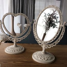2024 Style rétro européen Double face adorable Dormitory Bedroom Bureau en forme de coeur miroir miroir de chute