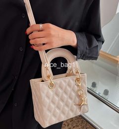 2024 Sacs de soirée Lattice Winter Leather Womens Designer New Handbag Sac à main Messenger Women Sac