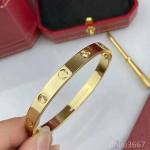2024 bracelet explosif bracelet bracelet de luxe bracelet en or épais avec diamant pour femmes Bracelet en argent en argent en V-Gold 18K bijoux de mariage à style ouvert avec boîte