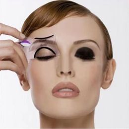2024 Eyeliner stencils gevleugelde eyeliner stencilmodellen sjabloon vormgereedschap wenkbrauwen sjabloonkaart oogschaduw make -up tool for wenkbrauw