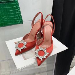 2024 Sandales d'été célèbres Décoration de l'arc pour femmes Chaussures Muller Muller