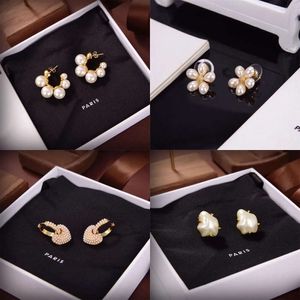 2024 Modemerk oorbellen oorbuien Hoogwaardige Designer Earring Classic Golden Pearl Jewelry For Women Wedding Gifts Party Presents Ring