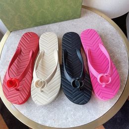 2024 Fashion Casual Women's Beach Slippers Summer plage Sandales plage topponnes Deisgner chaussures pour femmes sandales D88