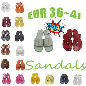 2024 Fashion Comfort Designer Sandales Sandales pour femmes de luxe Summer Plack Slipper Womens Rubber Sandal Flip Flops Taille 36-41