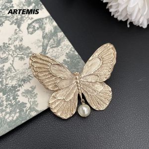 2024 Fashion Designer Brand Pearl Butterfly Brooch Broatpin Accesorios de joyería de lujo Tendencia de las mujeres 240418