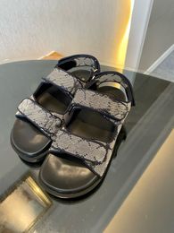 2024 modeontwerper dames slippers eenvoudige jeugdpantoffels mocassin schoenen geschikt voor lente zomer en herfst hotels strand andere plaatsen maat 35-42 met groene doos