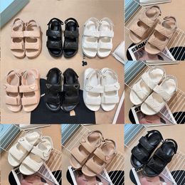 2024 Fashion Designer Sandals Femme Glissages Casual Plateforme Cende en cuir Paille Plats de forme plateaux d'été Flat Comfort Beach Mule Sandale