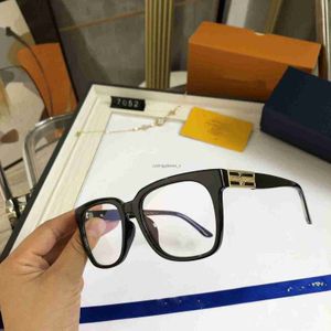 2024 Cares de lunettes Fashion Frame et femmes Myopie Lunes Metal Optical Lens Style Live Broadcast Flat
