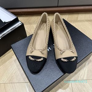 2024 Fashion Flat Boat Lady Lady en cuir ballerina Lazy Dance Ballers Femme Shoe With Box Taille 35-42