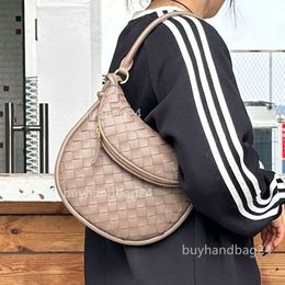 2024 Fashion Handbags sac à main sac sac à main New Bottgas Trendy Gemelli Designer à la main en cuir à main sous arme Venetas poignet Straitement Femmes L6nh