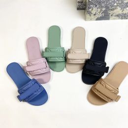 2024 Fashion Hot Sale Summer Slippers in 6 kleuren worden geleverd met doos- en stofzak Draag platte bodem niet-slip muffin nieuw platform westernstijl
