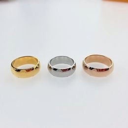 2024 Fashion Jewelry Brand Designer New Love Ring Titanium Ring Classic Jewelry Male et Femelle Ring Modern Style Band