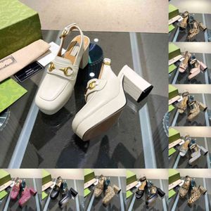 2024 mode luxueuze sandalen Women Pointed Simple Pumps Nieuwe banket designer kleding schoenen vierkante hak volwassen groene enkele schoenen maat 42 chaussure femme met doos