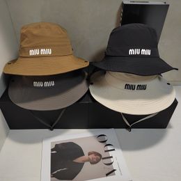 2024 Chapeau de pêcheur de luxe de mode muimui Chapeau même style 1: 1 chapeau de seau de haute qualité pour hommes et femmes été pare-soleil anti-UV400