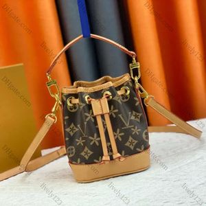 2024 Fashion Nano Noe Drawstring Bucket Bag M81266 M46291 Mens Crossbody Lederen schouderontwerper Zakken Dames bovenste handgreep Mini Luxurys Tote Old Flower Handtas Clutc