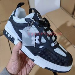 2024 Fashion Nouveau amoureux d'impression Luxury Casual Skate Shoes Designer White Sneakers Mens Femmes Low Cut Platform Classic Black White Gris Gris Trainers 36-45 Z5