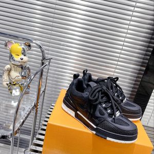 2024 Fashion Nouveau amoureux d'impression Luxury Casual Skate Shoes Designer White Sneakers Mens Mens Femmes Low Cut Platform Classic Black White Grey Trainers 36-45 Z14
