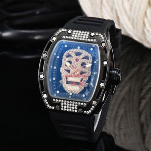 2024 Personnalité de mode Transparent Sport Retro Gear Machine Quartz Watch Alloy Diamond Diamond Rubber Band Quartz Montres