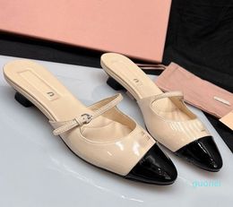 2024 Sandalias de moda Vacías originales 35-40 zapatillas calidad de moda tamaño de lujo verano