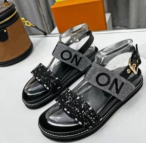 2024 Modeschoenen Dames Platform platte sandalen van hoge kwaliteit, modieuze en comfortabele denimstoffen Canvas platte hak, meer kleuren pantoffels
