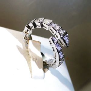 2024 Fashion Snake Designer Band Ring Open Taille Simple Diamond Crystal Shining Love Rings Bijoux pour les femmes