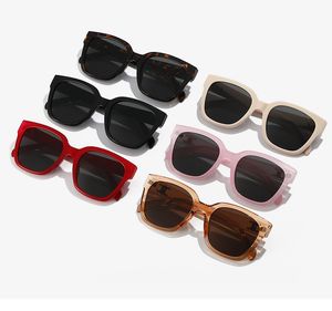 2024 Lunettes de soleil de la mode Cadre carrée pour femmes Lunettes de soleil tendance à la mode masculine Internet célébrité Grand Crame Protection solaire UV400 Big Round Frame Clear and Sweet