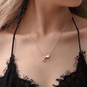 2024 Fashion Tiny Heart Dainty eerste ketting met briefnaam Choker voor vrouwen hangerse sieraden accessoires cadeau 240429