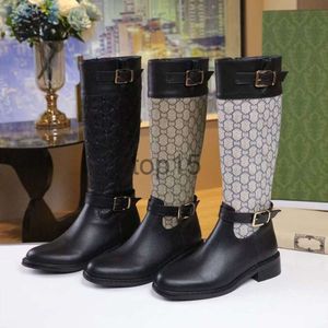 2024 Moda Mujer Bota hasta la rodilla Botas de mujer Bota de tobillo Diseñador Martin Botas para mujer Zapatos clásicos Moda Botas de cuero de invierno Tacón grueso Zapatos de mujer