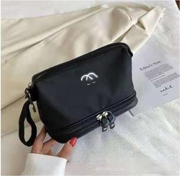 2024 Mode Femmes Sacs Cosmétiques Cas Designer Maquillage Sac Hommes Grands Sacs De Lavage Luxurys Maquillage Sac Lettre Marque Portable Pochette Cosmétique