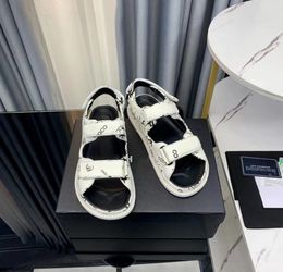2024 Mode Dames Quilten Slippers Sandaal designer schoenen Stof Peep Toe Platform Klittenband Muilezel Luxe Kalfsleer Leer Afdrukken Outdoor Gesp Strandsandalen 35-42