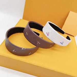 2024 Mode Dames Luxe Charme Lederen Hoofdband Letter Hoofdband Designer Hoge kwaliteit Fitness Hoofdband Feestcadeau Verkrijgbaar in meerdere kleuren