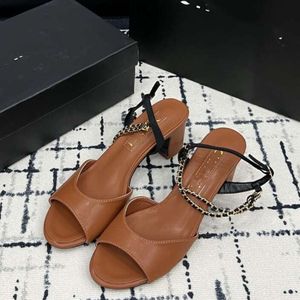 2024 Fashion Womens Sandals Channel Luxury Brand d'été en cuir d'été Sandales à talons de loisirs