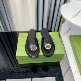 2024 flip fops sandalen ontwerper Casual schoenen zomer rubberglaasjes klassieke strand slippers platte hakken dame mannen dik bodem