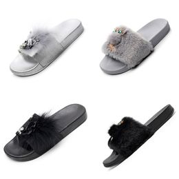 2024 GAI Designer Slippers Roze Grijs Dames Zomerhak Sandalen Kwaliteit Mode Pluche pantoffels Sandalen met externe antislip zwart EVA NEWstyle medium