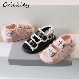 2024 Girls Fashion Sandals zomer Pu Leather Buckle Soft Kids Comfortabele Hook Loop Barefoot Children Beach Shoes 240425
