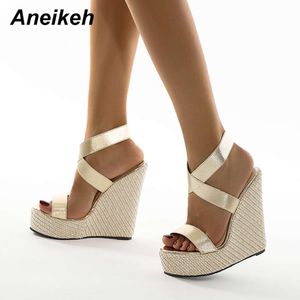 2024 Gladiator coins sandals femmes couvrent la plate-forme de talon mode Cross Cross à lacets hauts hauts chaussures sexy taille 35-42