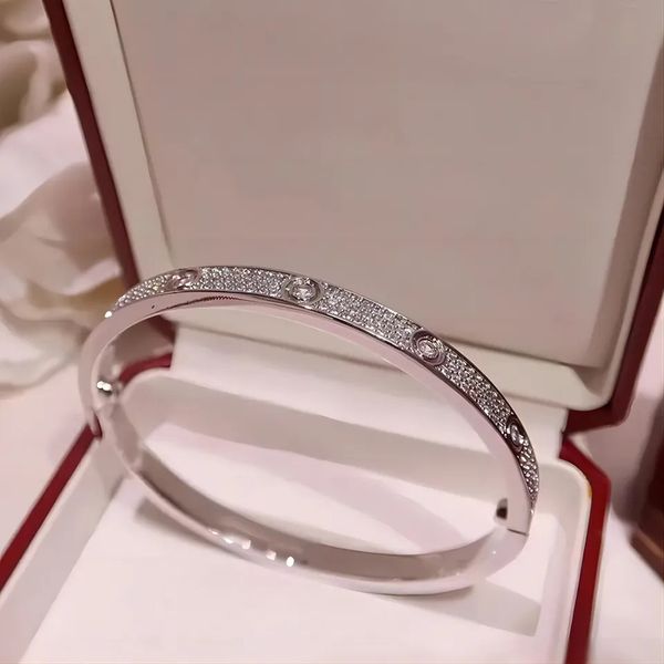 2024 Pulsera de diamantes de oro Mujer Diseñador de acero inoxidable Pareja Pulsera Ancho 7 mm Diamante Regalo del día de San Valentín Novia Joyería Diseñador PulseraQ8