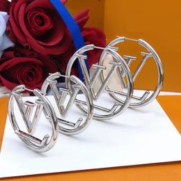 2024 Pendientes de oro Pendientes de aro Pendientes Diseñador para mujeres Regalos Día de San Valentín Diseñador JewelryQ1