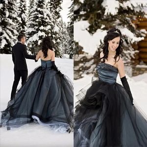 2024 Gothic Baljurk Trouwjurken Zwart-wit Tule Ruches Plooien Strapless Tiered Rok Bruidsjurken Vestido de Novia