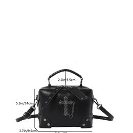 2024 Gothic Feme Handbag Dames Sac à bandoulière punk noir foncé Sac de moto Motorcycle Girls Riveted Skull Leather Phone Bag 240506