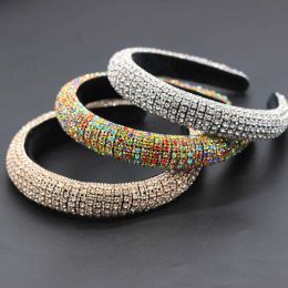 2024 Bandas Head Catwalk Personalidad de lujo Color Diamante de diario Barroque Fashion Beads Diadema para mujeres 702