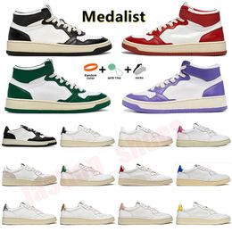 2024 Chaussures décontractées designer de haute qualité American Rose Pink Panda Panda Low Action Sports Top Low Men's and Women's Sneaker 36-42