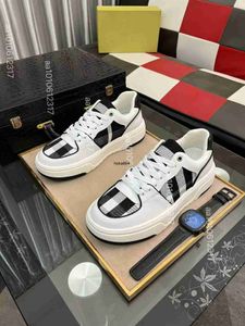 2024 Hoogwaardige Designer Casual Shoes Real Leather Classic Plaid Trainers Berry Stripes Shoe Fashion Trainer For Man Woman Bur Color Bar Sneakers 38-45