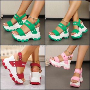2024 Hoogwaardige Designer Slippers Dames Summer Sandals Platform Sandaalplatform Sliders Schoenen 35-43 GAI LAGE PRIJS