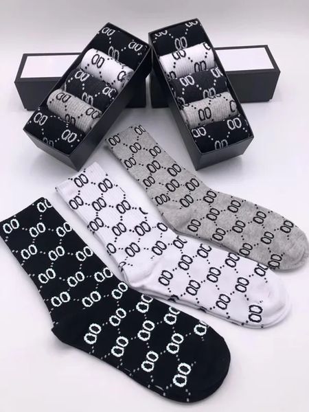 2024 chaussettes de créateurs de mode de haute qualité hommes femmes cinq paires de sports de luxe printemps célébrité broderie alphabet avec boîte