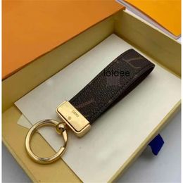 2024 Porte-clés de haute qualité Louis Vuitton Louis Vuitton LV Luxury Designer Car Keyring Вы Lettre en alliage de zinc Unisexe Lanyard Gold Black Metal Petits bijoux