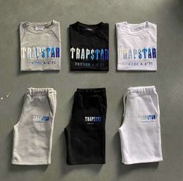 2024 Trapstar T Shirt da uomo di alta qualità Set Lettera ricamata Tuta manica corta Pantaloncini di peluche Movimento corrente 773ess