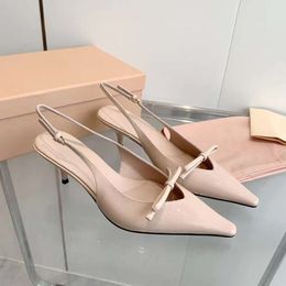 2024 Sandales à talons hauts et fins avec nœud pointu pour femmes, coupe chignon d'été pour hommes, chaussures à talon de chaton de couleur nue vide, tempérament