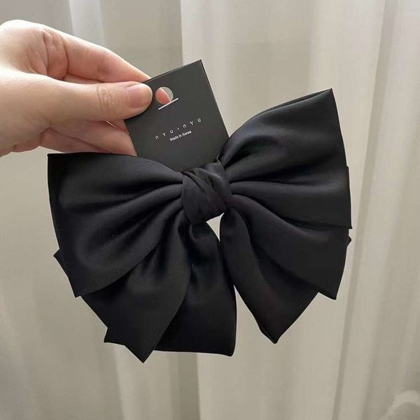 2024 Hot Designer Brand Collaboration Nouveau Arrivée Fashion Bow Clips Hair Clips à trois couches Big Size Satin Bow Hairpins for Women