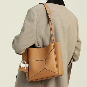 2024 hete vrouwelijke bakken een schoudertassen koehide handheld tas dames premium feel fashion tassen duurzame textuurbeurs
